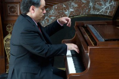 Characteristic Piano Works by the Grand Romantics Performed by Vatché Mankerian